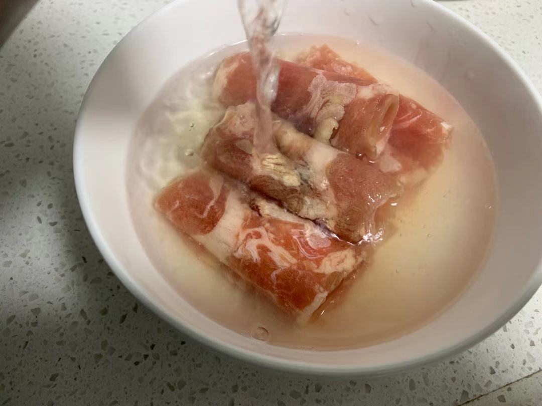 天冷早餐就馋这碗面，10分钟搞定，一碗下肚浑身都暖和，赞