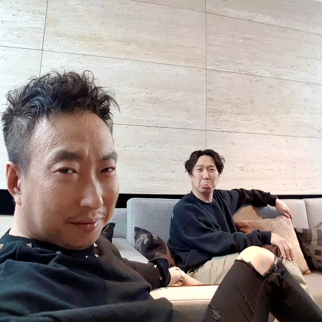 朴明秀上传花美男照,哈哈回:就算重新出生也无法长那样