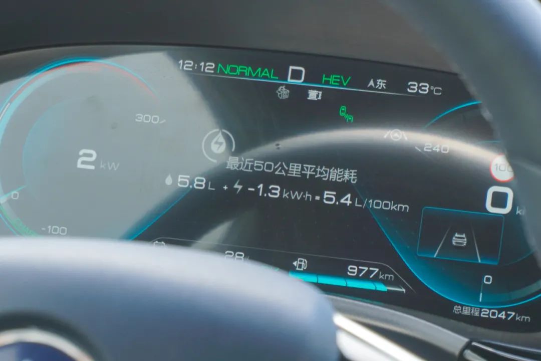 试驾宋PLUS DM-i，实测油耗5.4L，开起来如何？