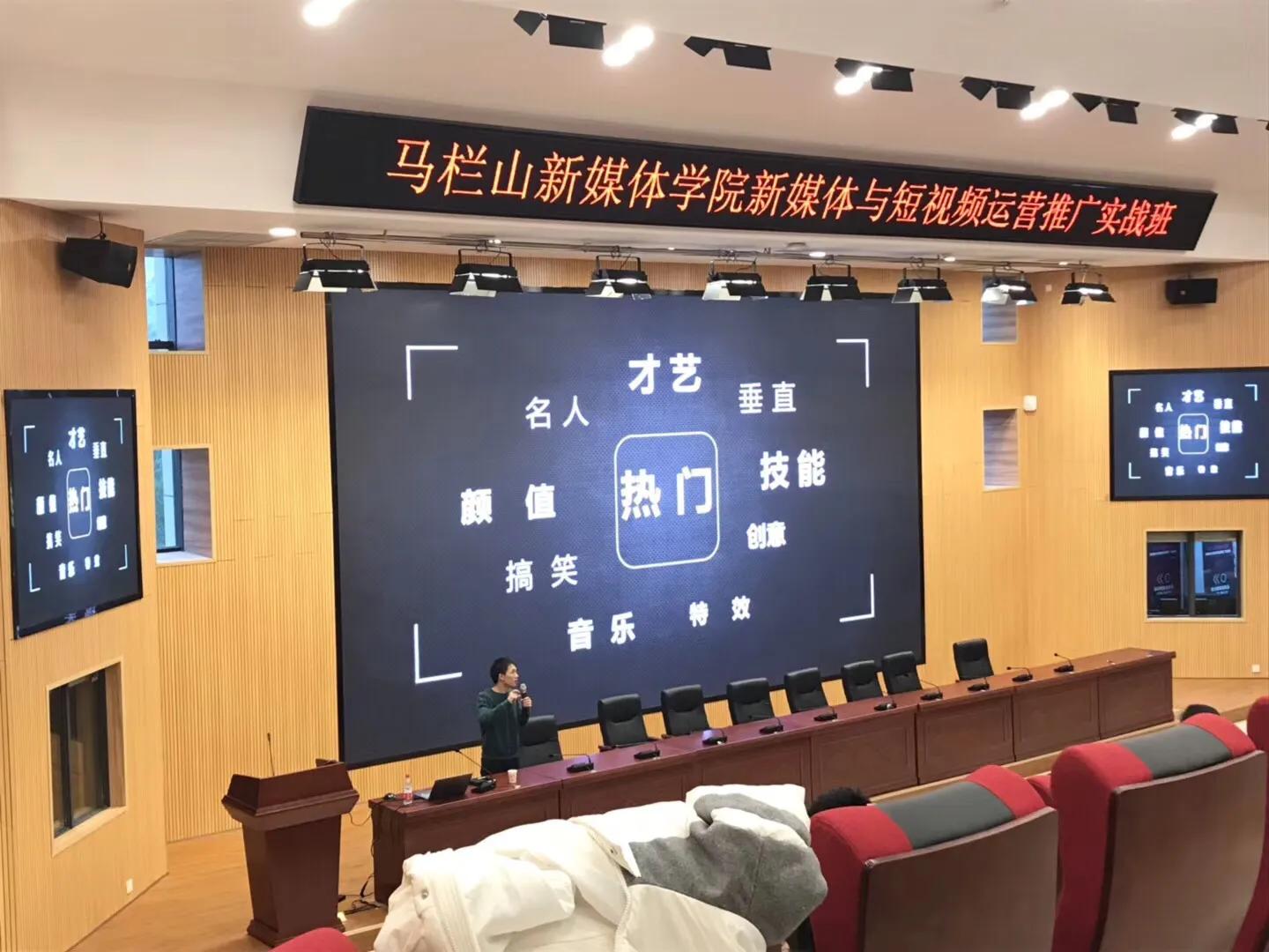 男子做自媒体一个月赚180万，从地下室搬到1700平写字楼