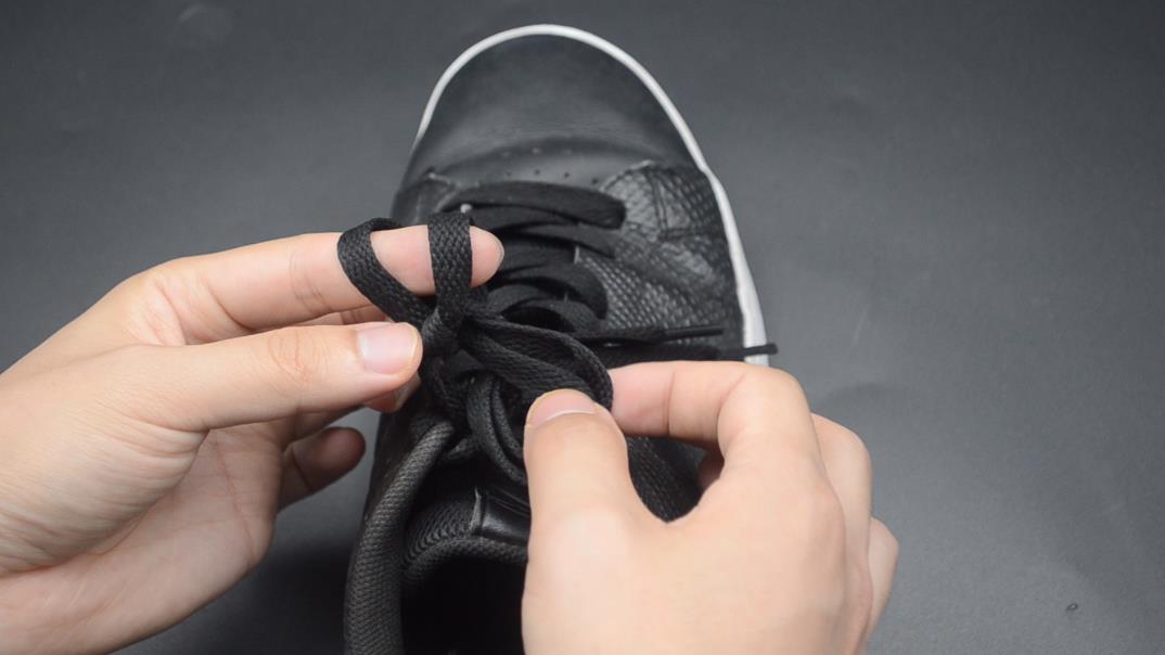 運動時鞋帶老是鬆動？ 教你一招雙蝴蝶結鞋帶係法，美觀又牢固