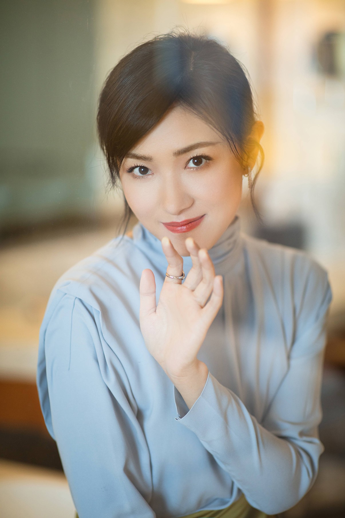 事业巅峰时怀孕，产子后娱乐圈纷纷送上祝福，