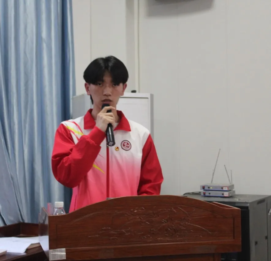 学党史 强信念 跟党走丨69名团员光荣加入中国共产主义青年团