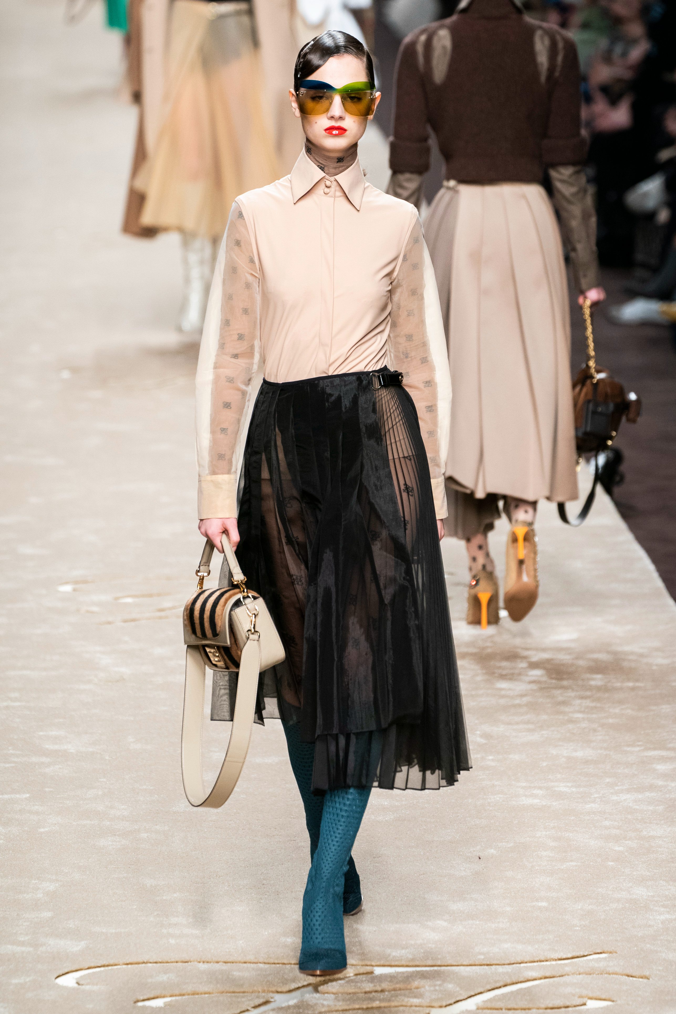 米兰时装周│Fendi 2019秋冬-老佛爷为fendi设计的最后一场秀