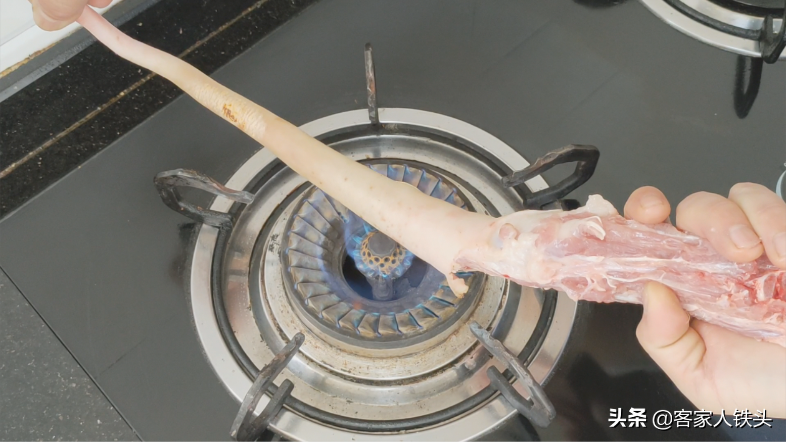 2條豬尾加1把黑豆，天冷了教你正確吃法，溫補好吃，全家適合吃