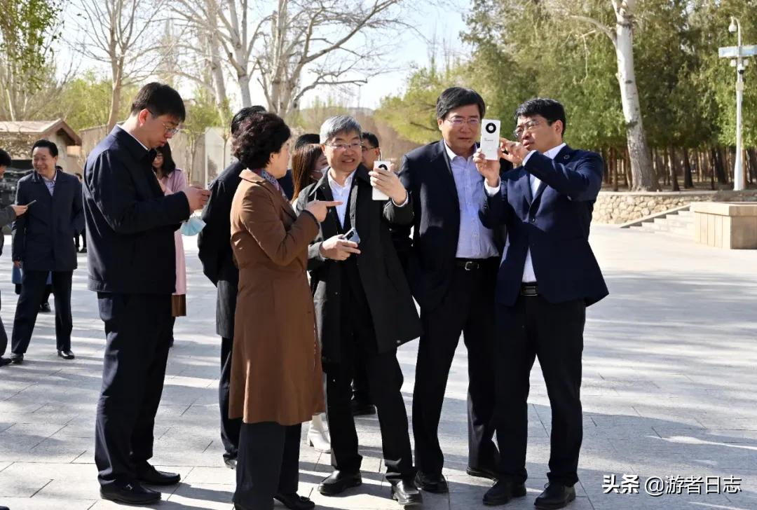 东亚文化之都活动年：中外嘉宾参观考察敦煌“一窟四展”