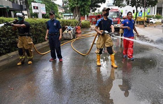 郑州暴雨灾后重建进行中，各国政要发来慰问，海内外华人纷纷捐款