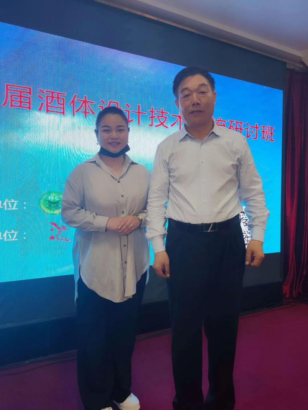 商丘「白酒小妹」放弃房地产国内寻酒，不靠颜值真励志