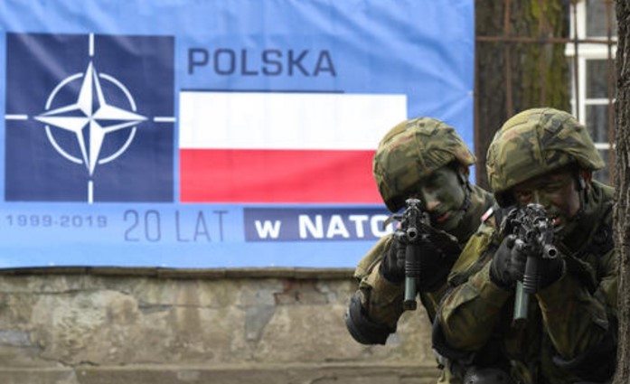 美军核弹要挪地方，波兰积极争取部署本国，宣称：就对付俄罗斯