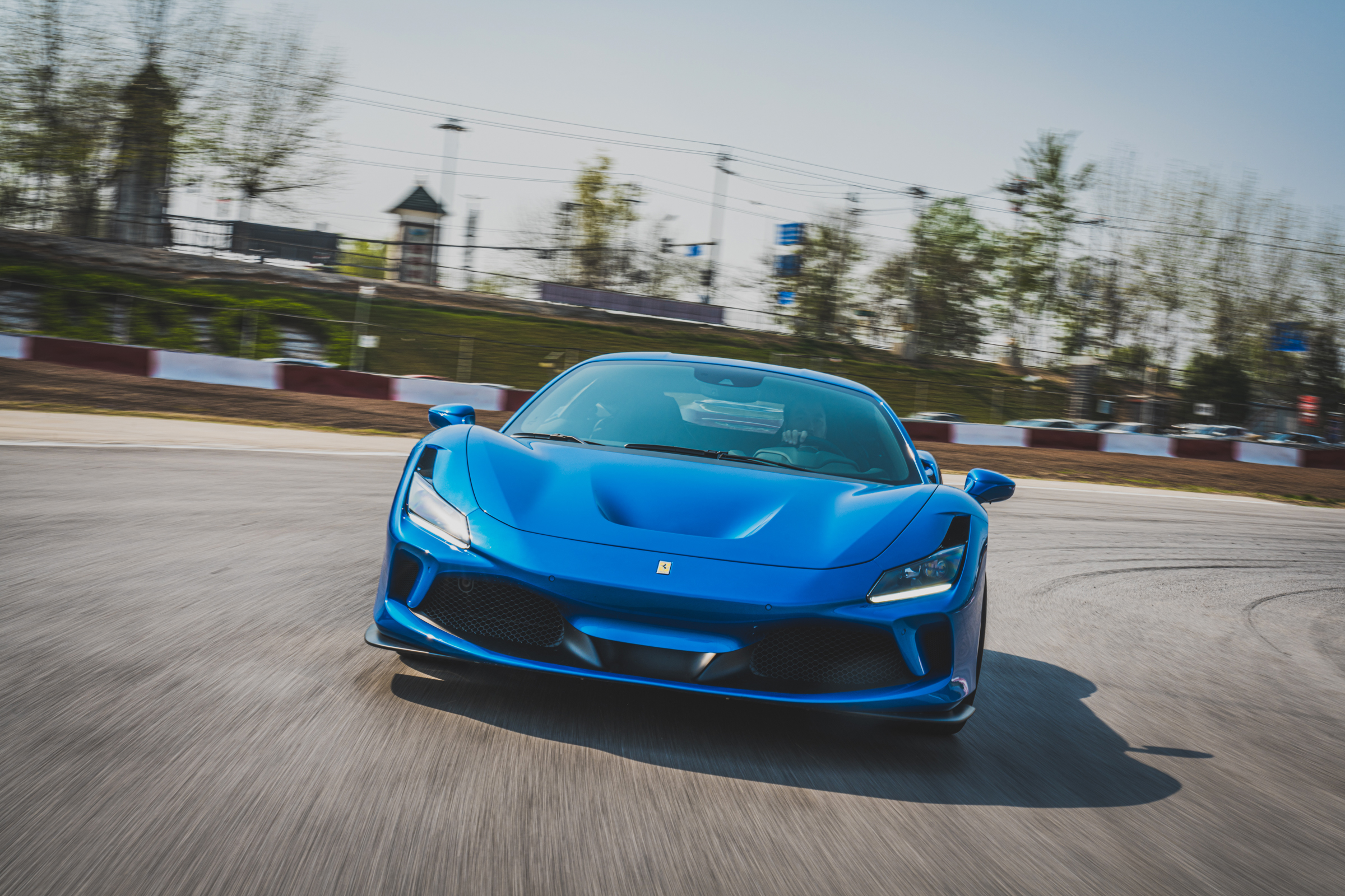 致敬经典的21款法拉利f8tributo纯正血统法拉利