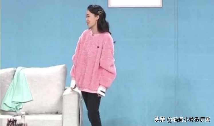 张小斐走红前穿错衣服的照片流出，她的回应让人看到了她的高情商