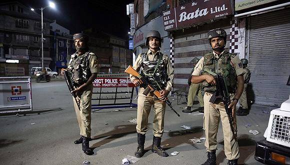 中印在边境紧张对峙，巴铁果断助阵：印度的野