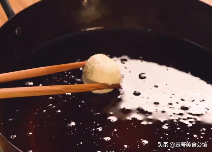 分享一款香炸豆腐丸子，外酥里嫩，好吃又解馋，家人爱吃的美食