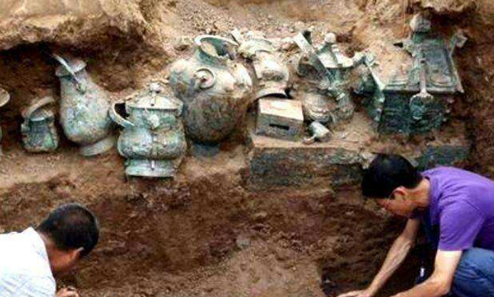 湖南出土清朝古墓，专家挖到一半突然叫停：“这是我家祖坟”