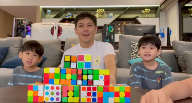 林志颖晒与儿子宅家日常，kimi长成男子汉，凯凯被剪坏头发超喜庆