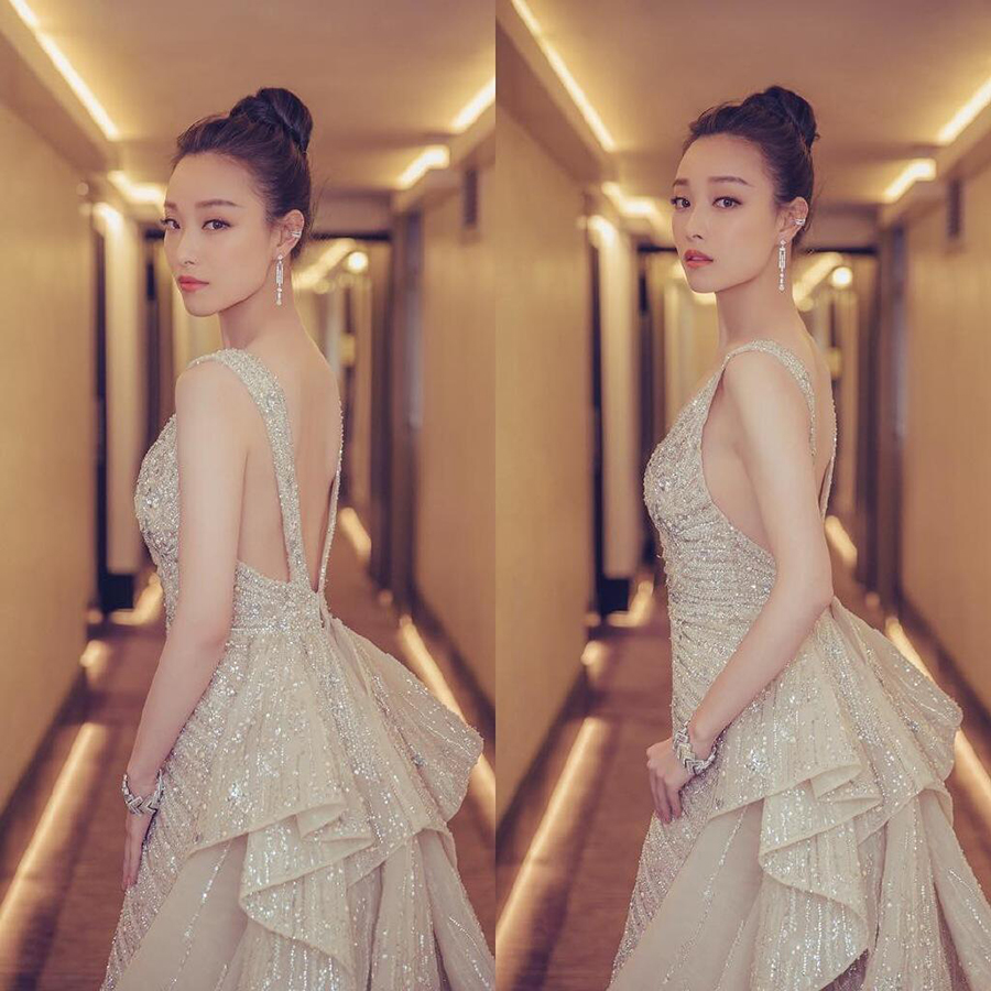 同是“谋女郎”，周冬雨喜提双金影后，她却连