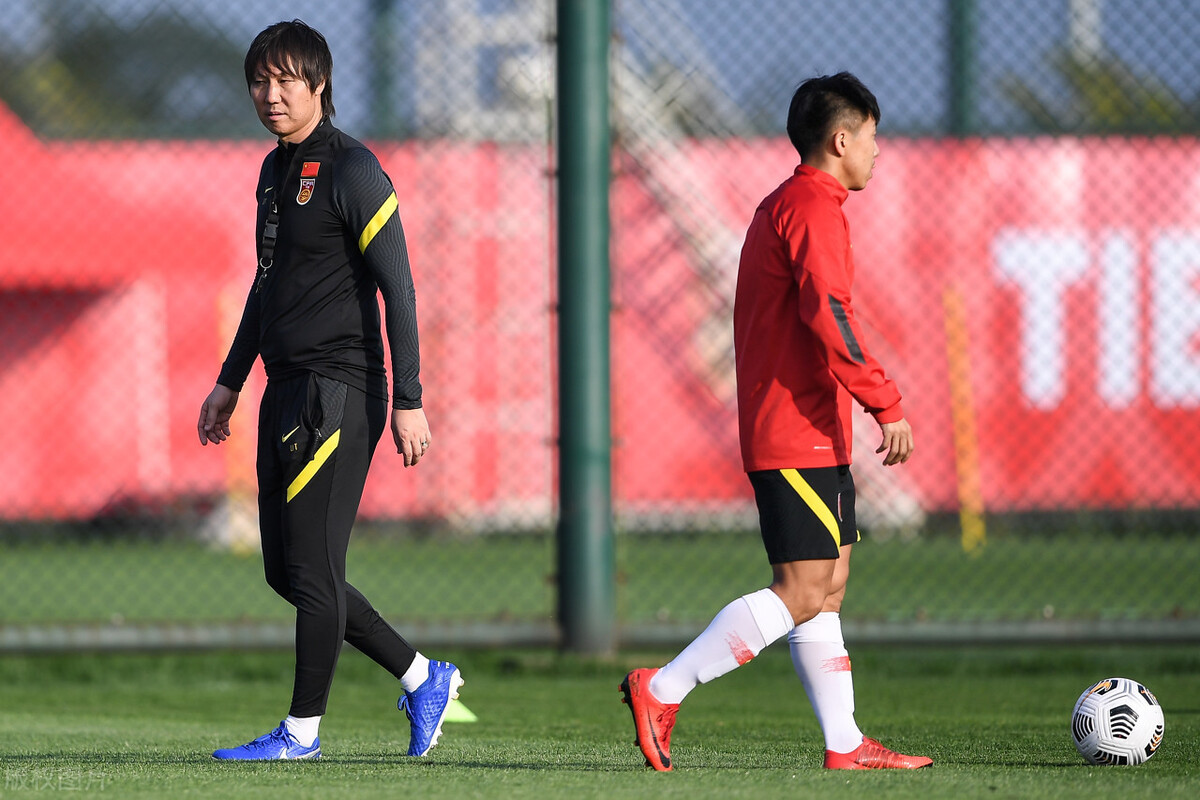 国足公布集训名单：艾克森领衔4大归化 28人赴上