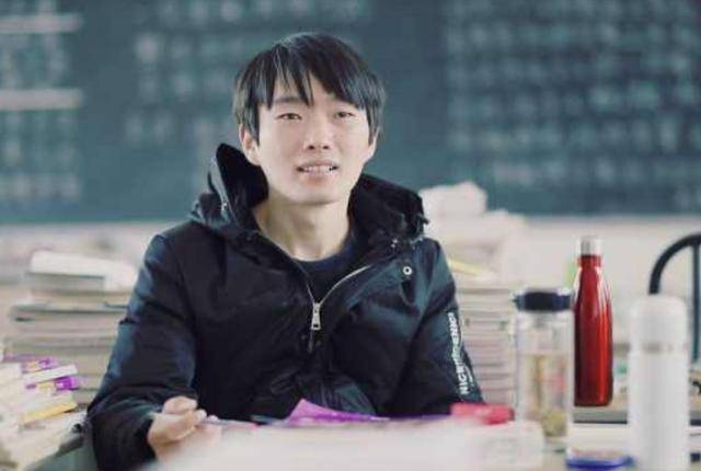 故意考零分的、退学送外卖的都重新高考上大学，原来是有隐情的