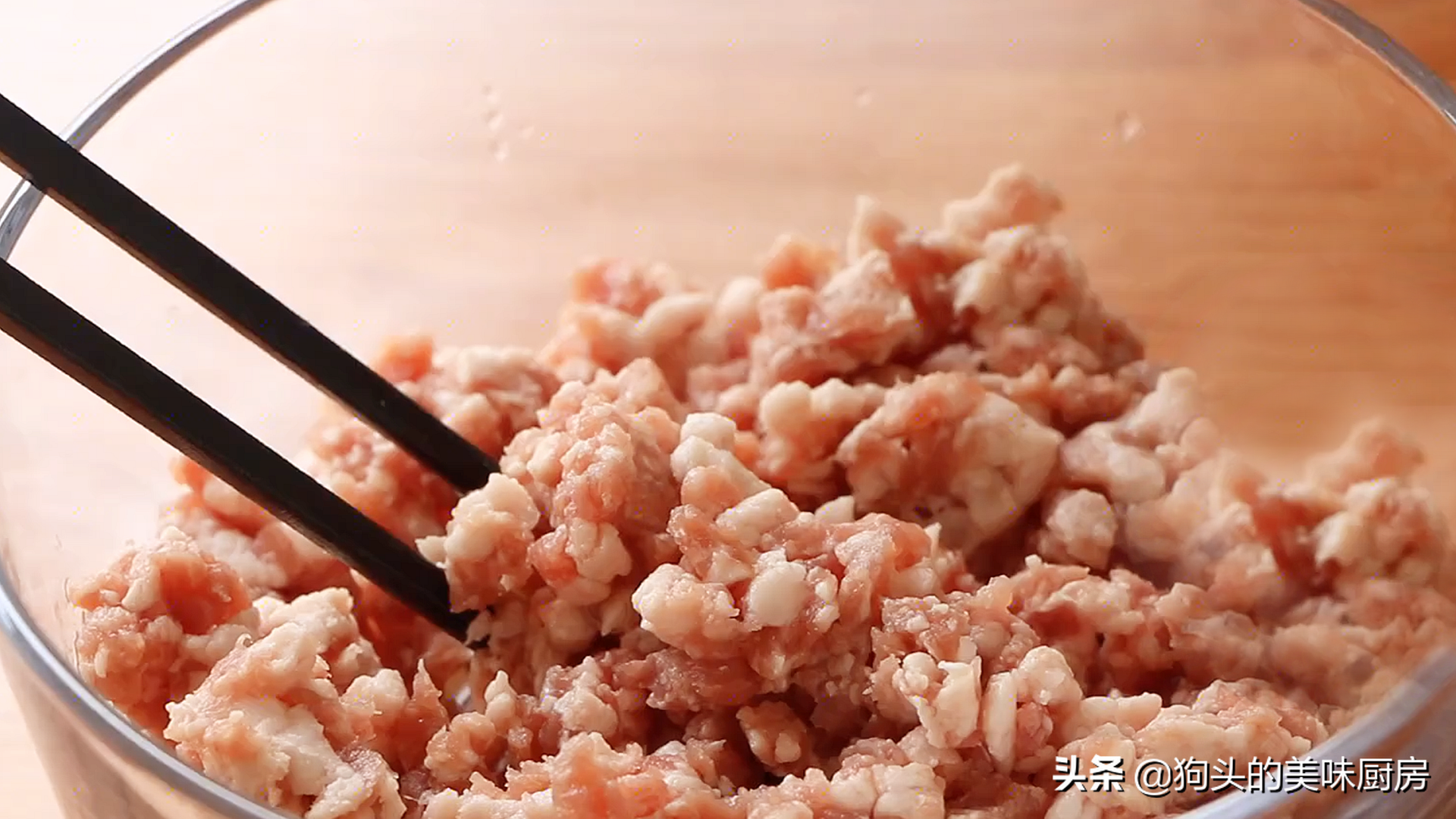 蛋餃用這個方法做，個個圓潤好看，簡單又方便，直接吃燉湯都可以