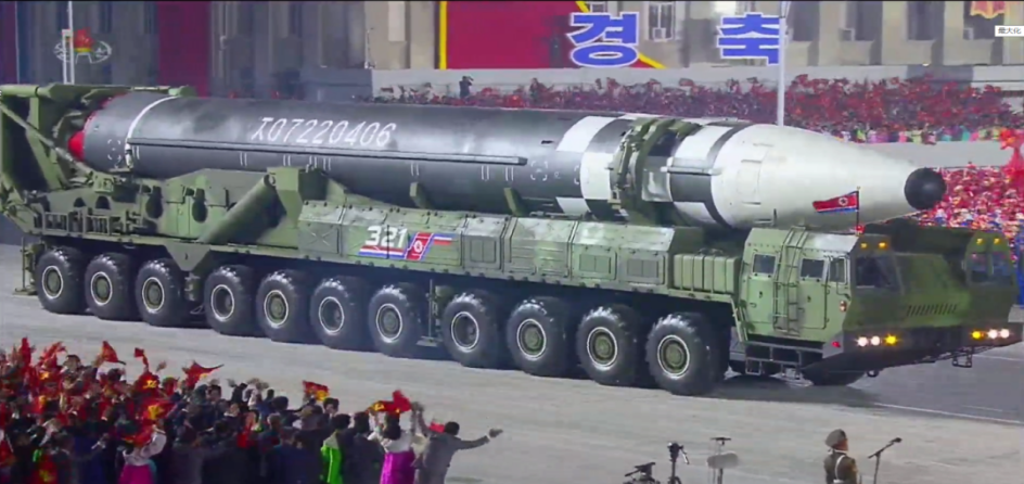 体型超过东风41！世界最大洲际导弹亮相，朝鲜一夜之间震撼世界