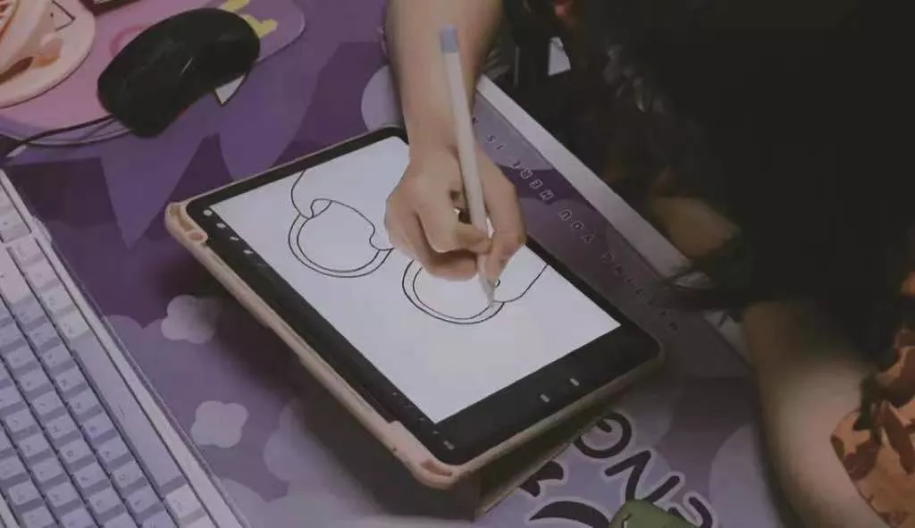 %title插图%num 拖鞋都内卷了?它上李佳琦直播间14次,爆卖250000双