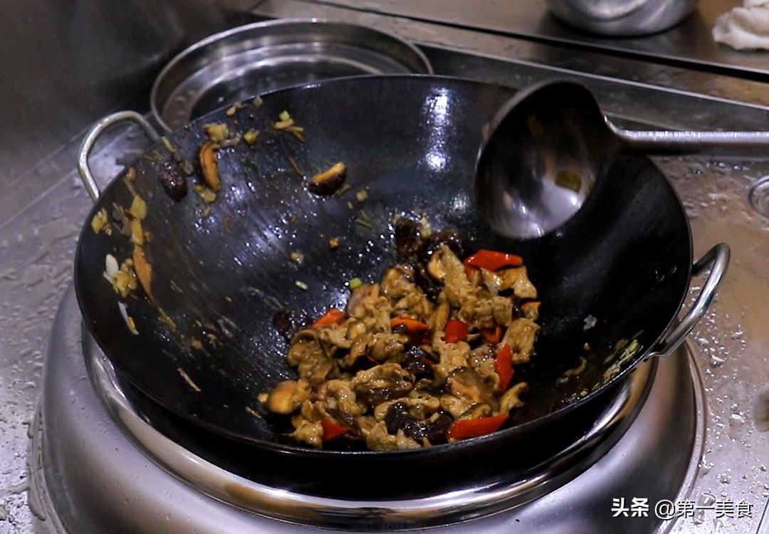 圖片[11]-飯店的香菇肉片為啥好吃 原來腌制是關(guān)鍵 廚師長教你正確做法-起舞食譜網(wǎng)