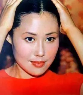 70岁斯琴高娃：曾遭前夫家暴，3次婚姻2次失败，如今她怎样了？