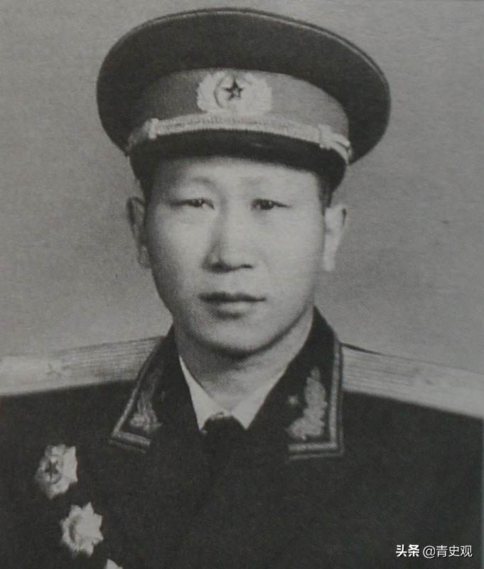 他是河北籍中将，和解放军司令员同名，1949年起义后曾在上海市工作