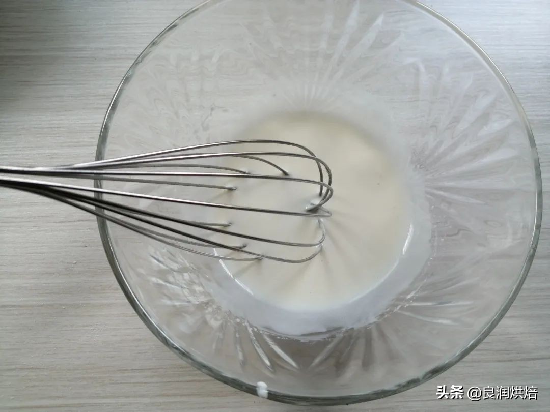 2個雞蛋，一碗麵粉，教你電飯鍋做蛋糕，鬆軟不回縮，做法超簡單