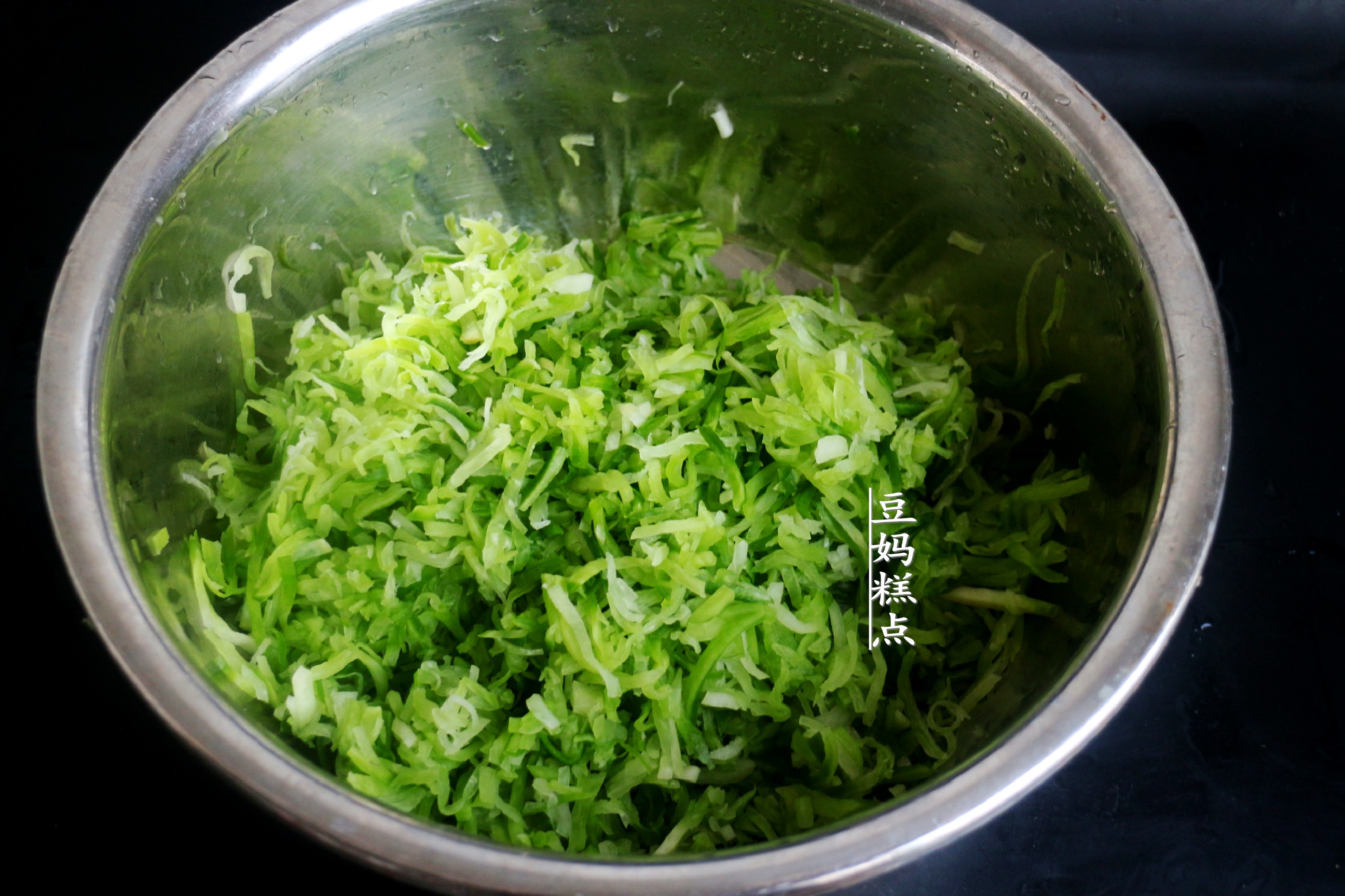 快立冬了，炸蘿蔔丸子，掌握3個小技巧，丸子香氣十足特好吃