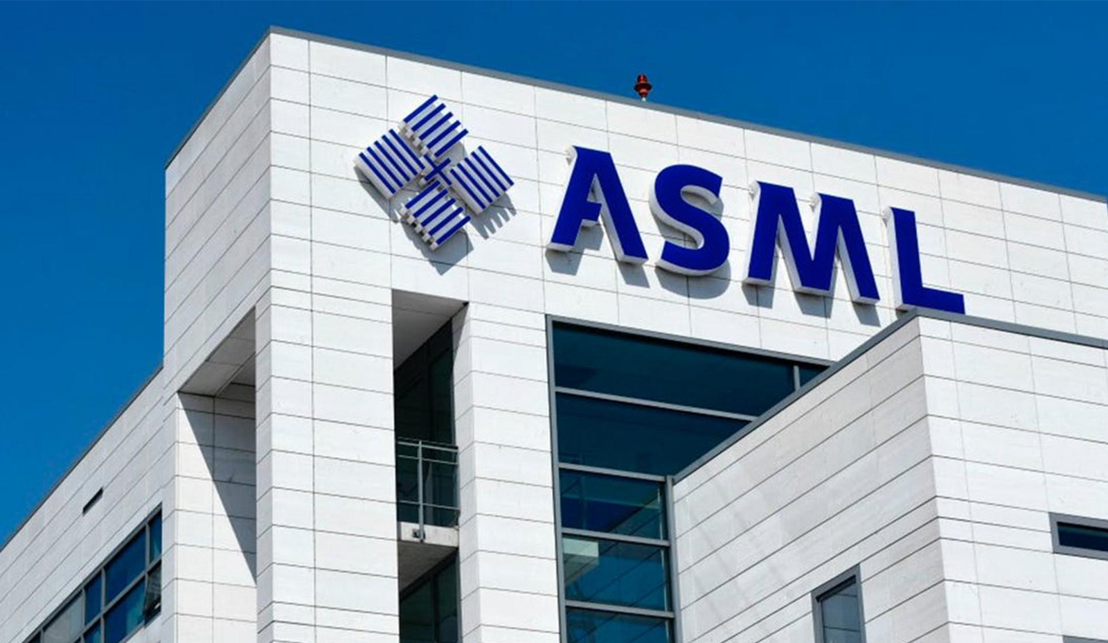 ASML与中芯国际签下12亿订单，为何突然同意将卖给中国了？