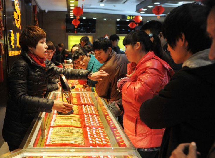 曾经到货就被“抢”光，如今金价下跌，为什么金条却卖不动了？