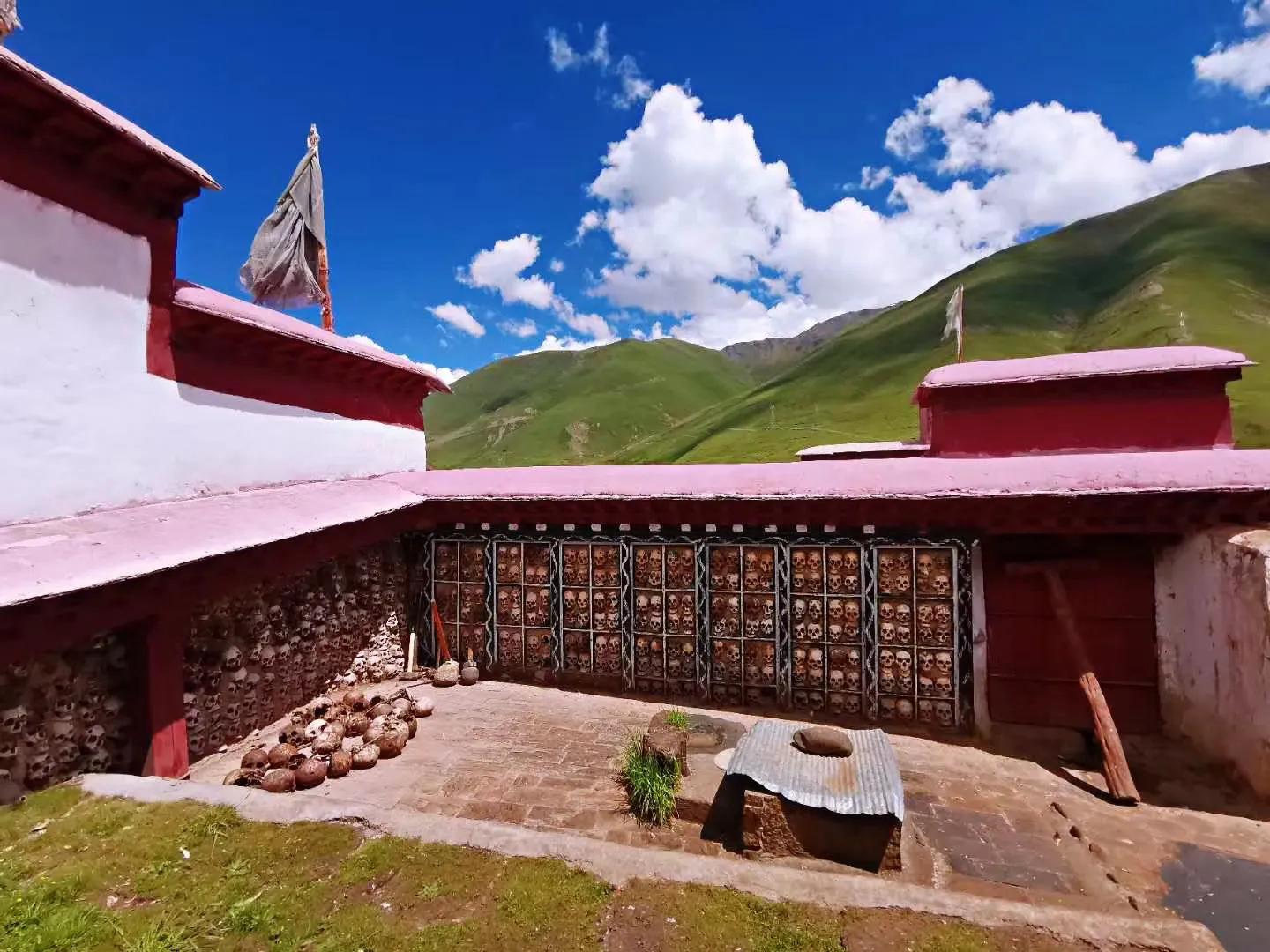 2022比如骷髅墙游玩攻略,达姆寺天葬台是西藏唯一保存...【去哪儿攻略】