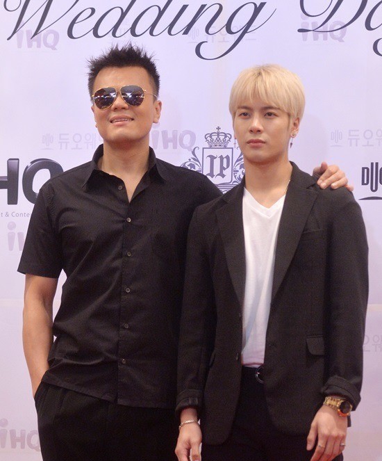 甚至got7成员王嘉尔也是朴振英在其打篮球时发现的珍宝.