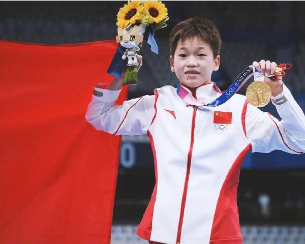 全红婵哭了！奥运会前跳砸，记者问周继红是否换掉她：最后服气了