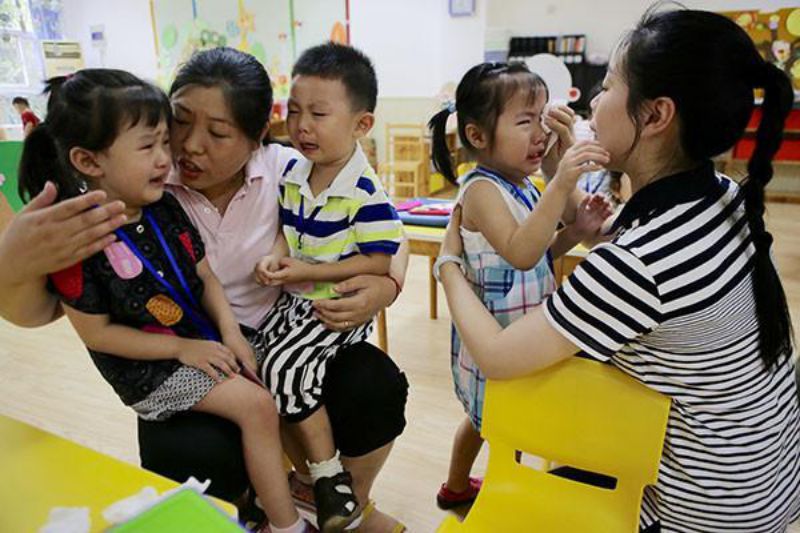 寶寶是否接受幼兒園，不哭鬧並非唯一指標，還得看這三點