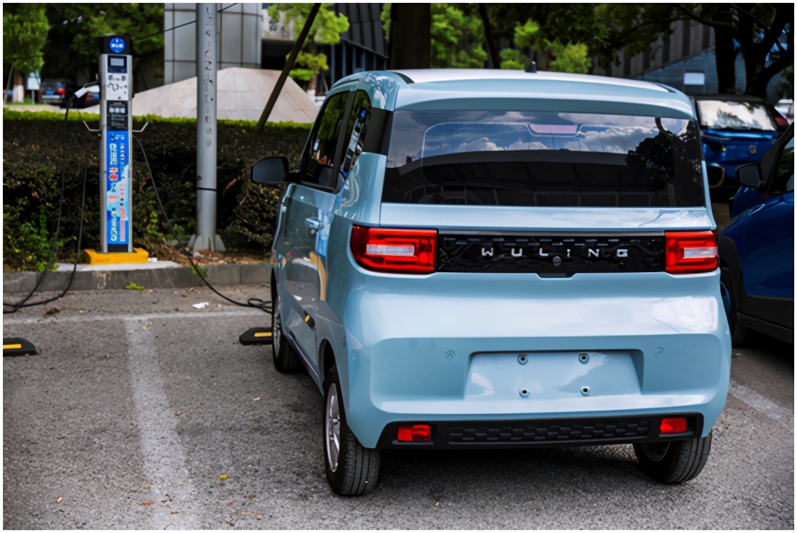 五菱宏光mini成明星间网红车得到民众认可_太平洋号