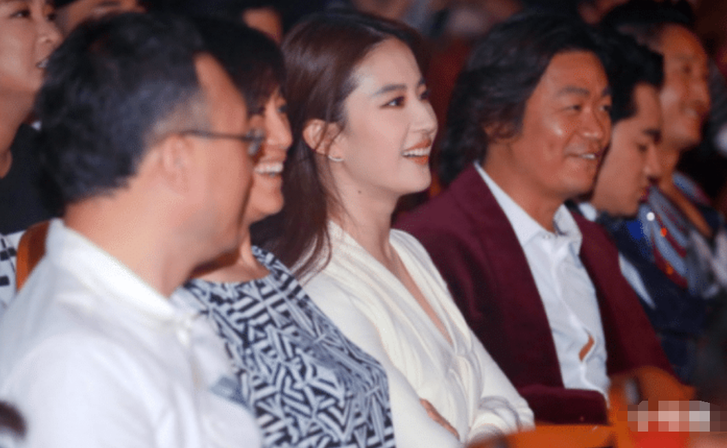 4张“极其尴尬”的明星合影，你见过哪一张？