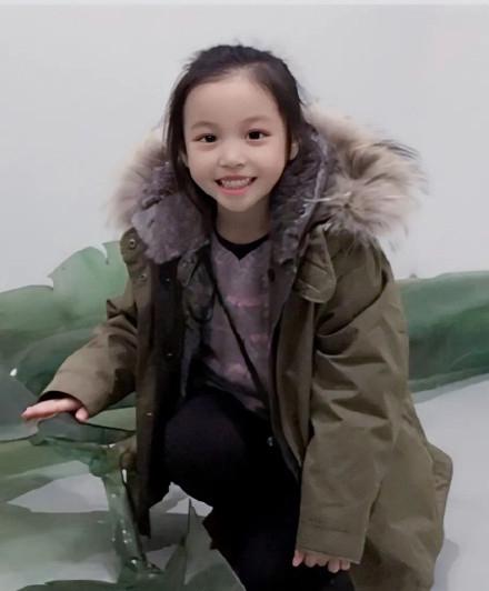 趙薇女兒人美心善，連續6年生日做慈善，捐款已高達上百萬