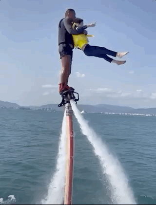 度假一家三亞度假被偶遇，神秘女孩兒現身，再被質疑是霍思燕二胎