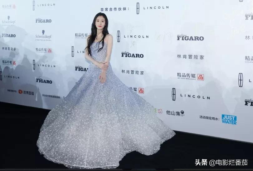 Ceng Li transcends small enterprise line, zhang Xiaofei 450 thousand skirt, not as good as Huang Sheng is depended on " clairvoyant gauze skirt " suck eyeball