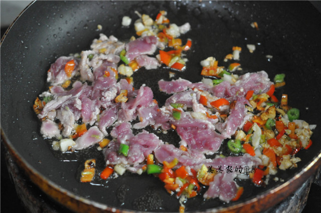 煮面条，水开出锅就错了！牢记1个小窍门，不粘不坨特筋道