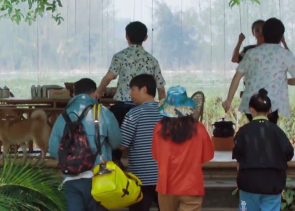 向往的生活：黄磊做饭速度跟不上，节目组又悄