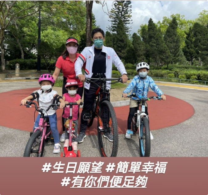 郭晶晶为老公庆生，晒出三个子女合照，8岁霍中曦搂着妹妹变暖男