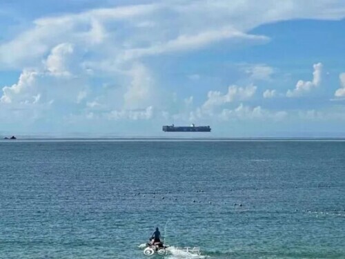 广东“空中飞船”，悬浮在半空，专家说不是真的，是如何形成的？