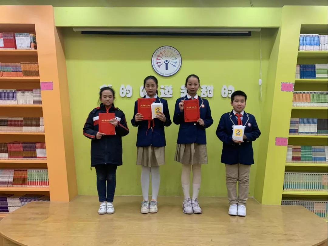 “豆状元杯”颁奖了！获荣誉、领大奖，小小作家闪闪发光