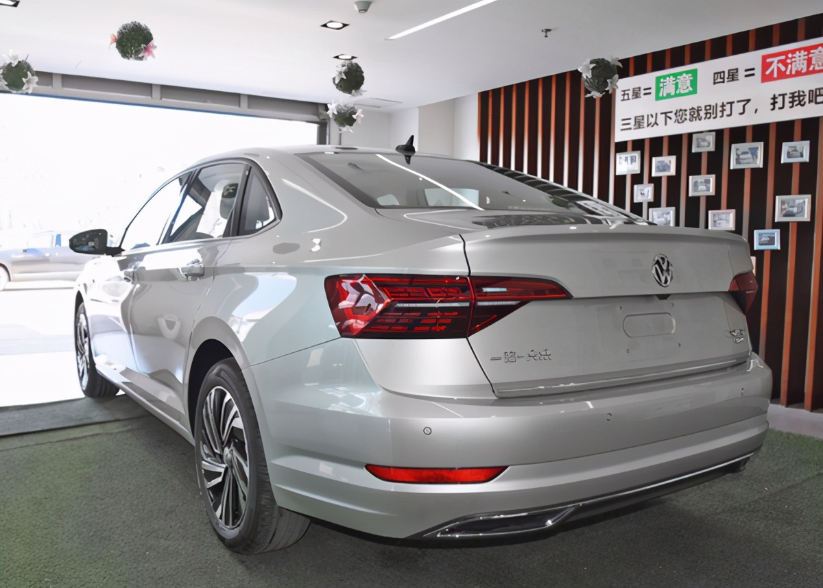 大众速腾，轴距2731mm，A+级家用轿车，15万你会选么