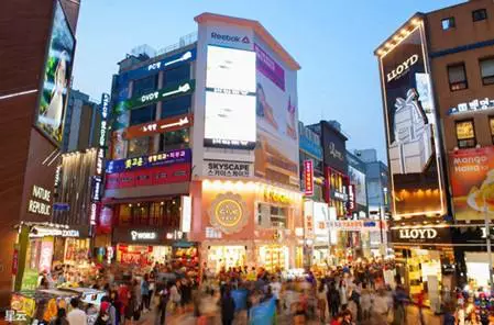 轮到韩国游客来中国疯狂购物，看完他们买的东西，中国人不淡定了