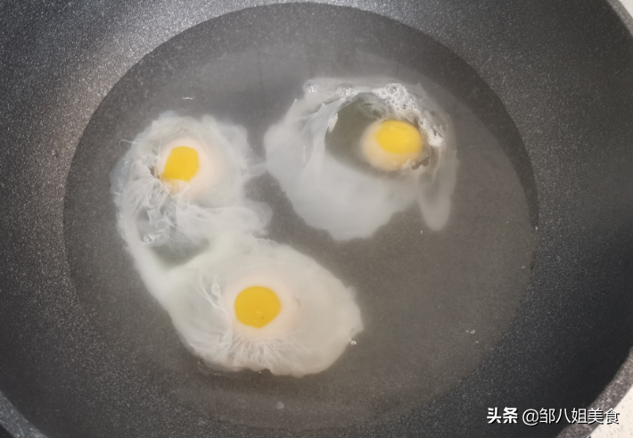 煮荷包蛋​，不要水開馬上下鍋！ 教您正確做法，完整不散，鮮嫩好吃