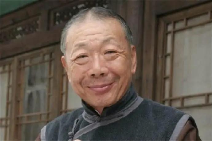 香港藝人葬禮扶靈：吳孟達無扶靈，翁美玲淚目，陳百強感人